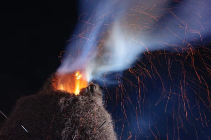 La Magia della Focara di Sant'Antonio a Novoli: Una Tradizione Illuminante