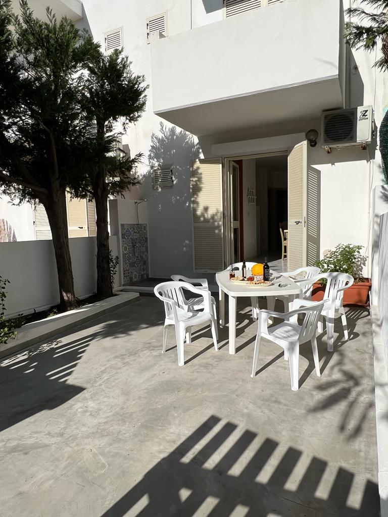 Residence Baia D'Oro Trilocale 4/5 posti letto piano terra